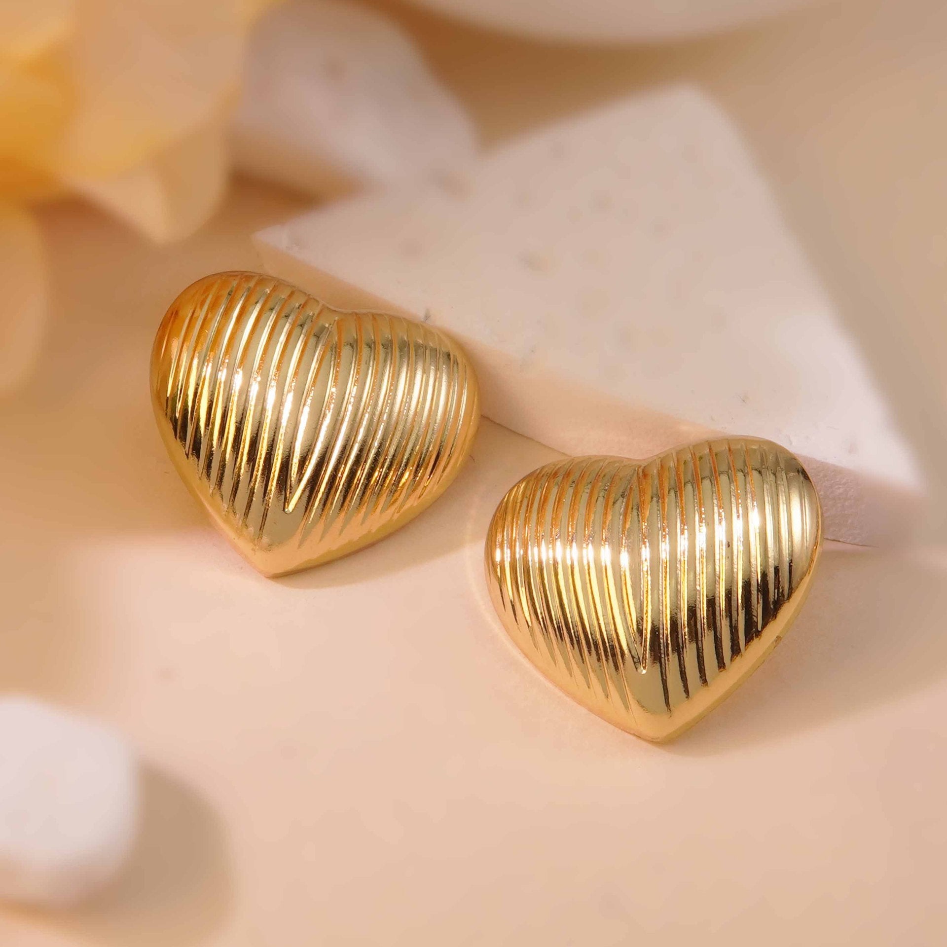 Wholesale Electroplated stainless steel heart thread polished plaid earrings